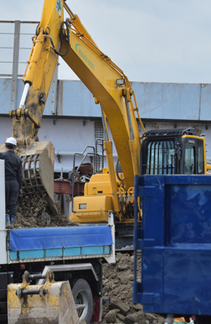 産業廃棄物収集運搬業
産業廃棄物破砕処理業